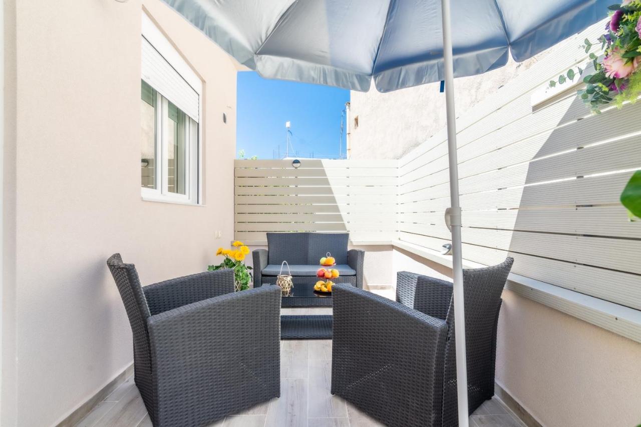 Sophia'S Comfortable Home With A Private Backyard Gazi Экстерьер фото