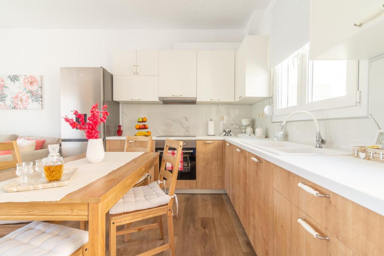 Sophia'S Comfortable Home With A Private Backyard Gazi Экстерьер фото